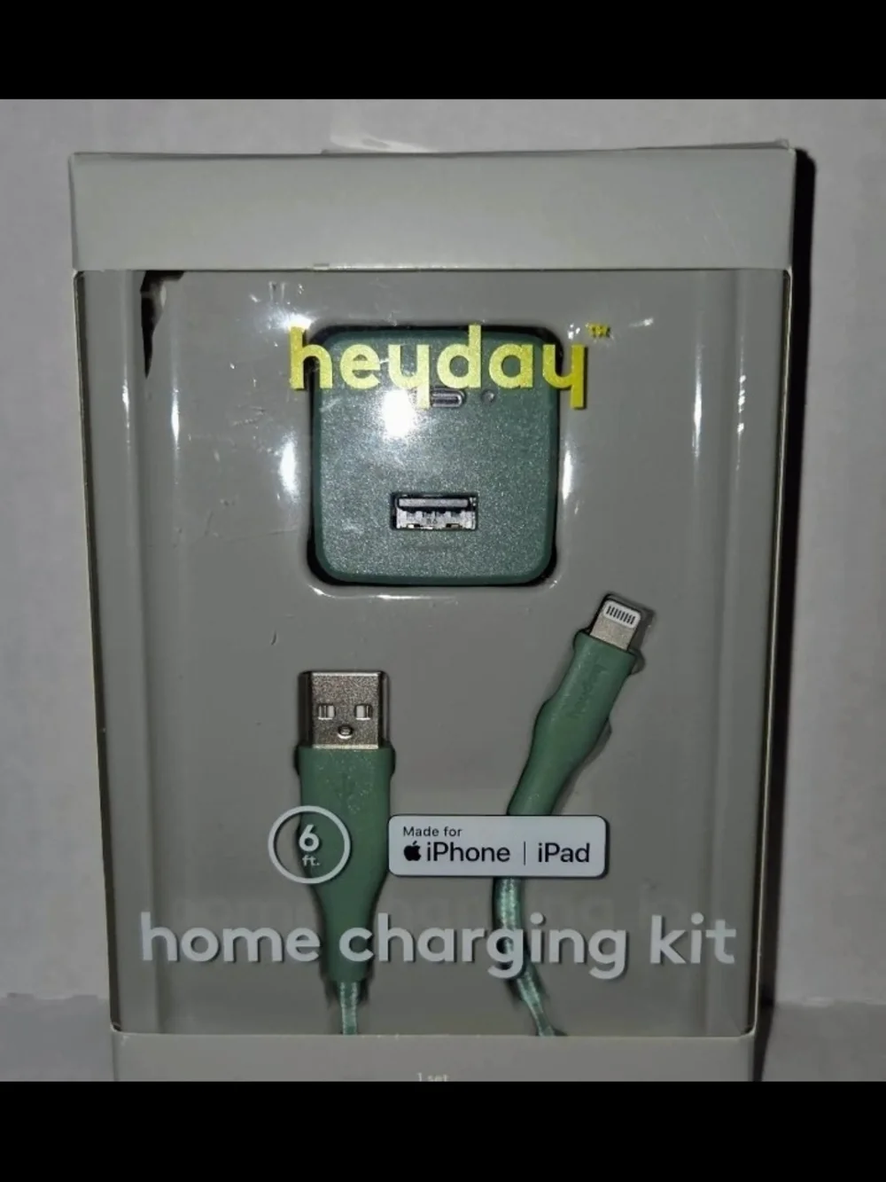 heyday 6ft Charging Kit Gray/Green. Plastice On Package Is Cracked Item Is New